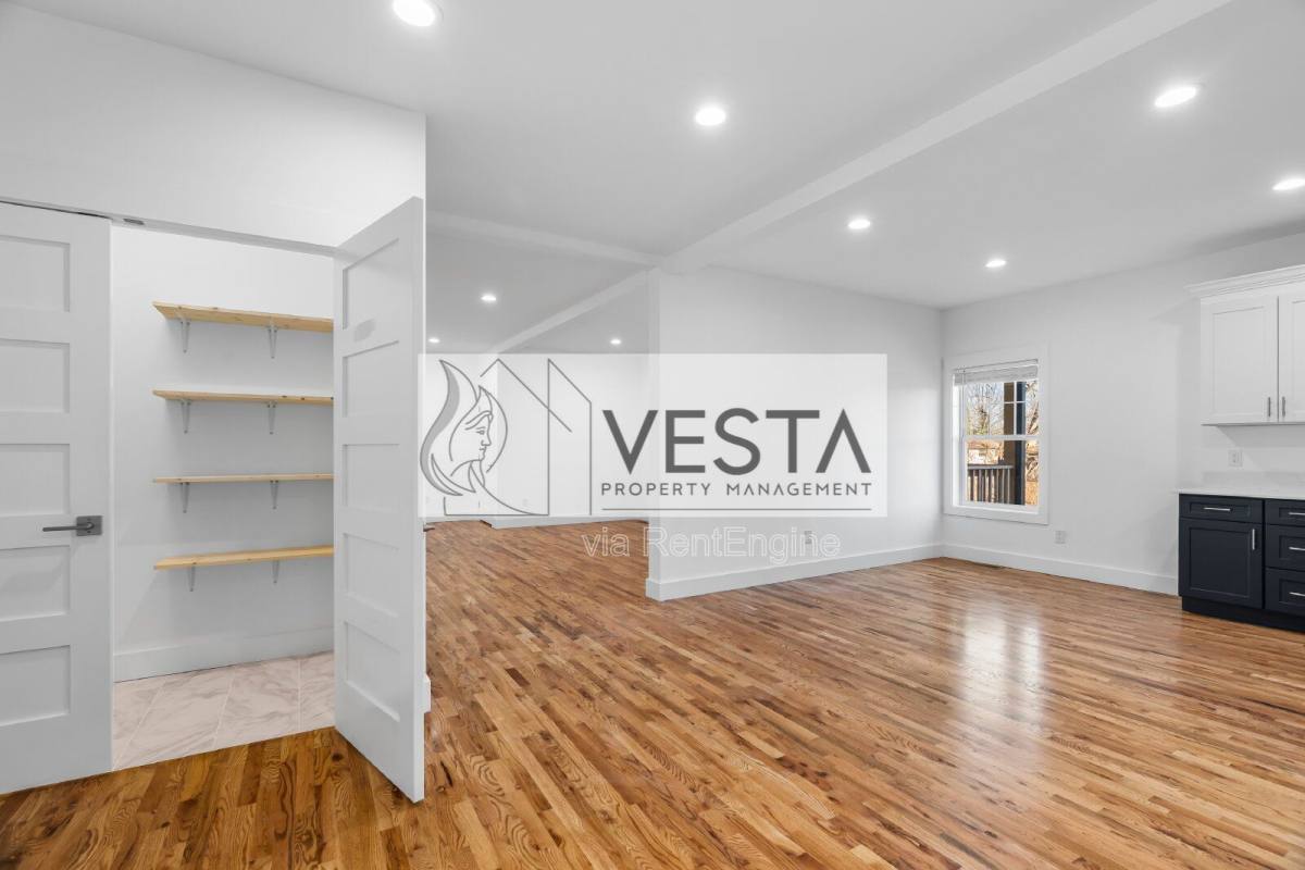 Apartment for rent at 510 Deaverview Rd, Asheville, NC 28806