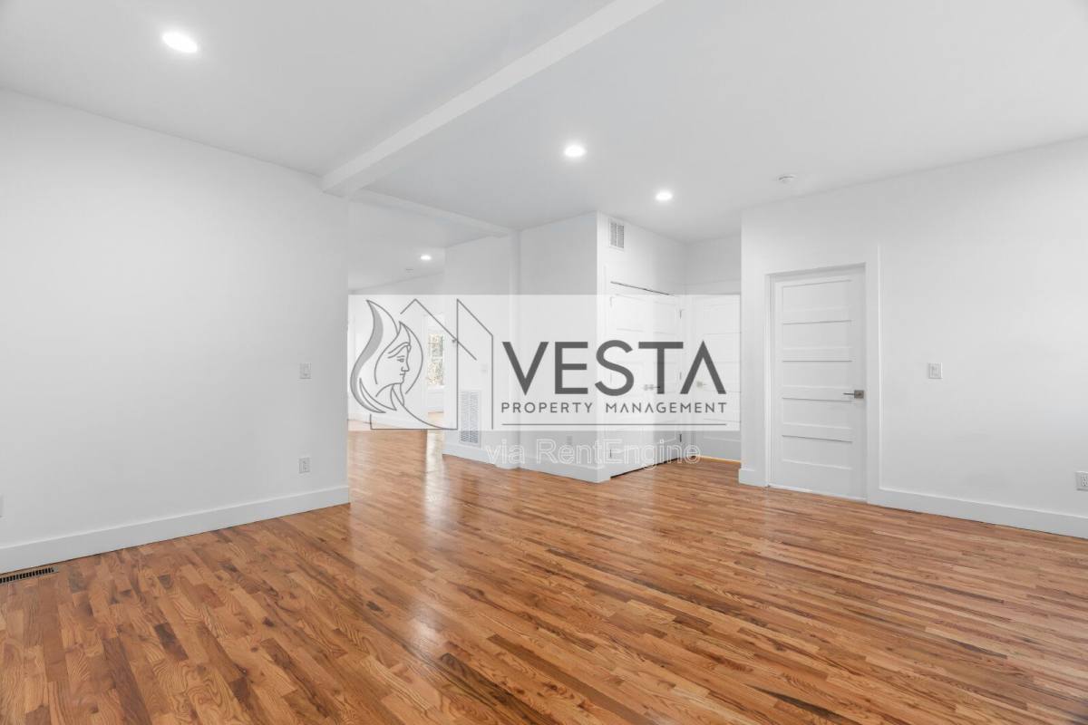 Apartment for rent at 510 Deaverview Rd, Asheville, NC 28806