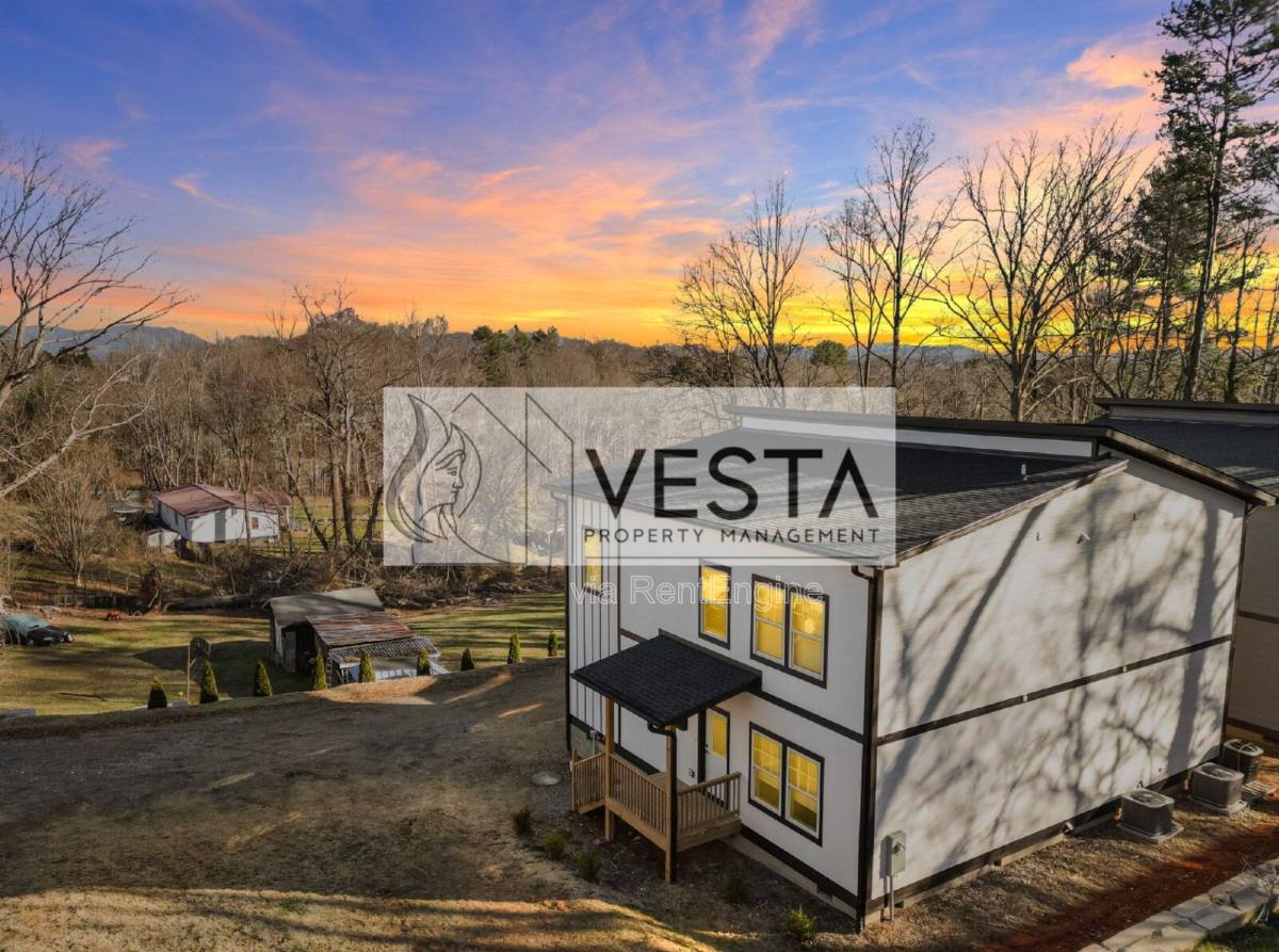 Apartment for rent at 510 Deaverview Rd, Asheville, NC 28806