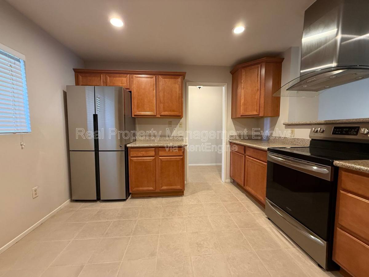 House for rent at 4849 E Lake Point Circle, Phoenix, AZ 85044