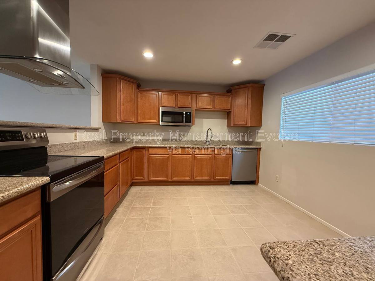House for rent at 4849 E Lake Point Circle, Phoenix, AZ 85044