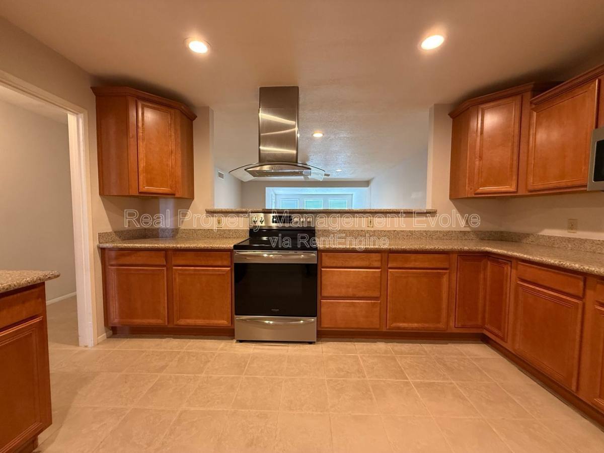 House for rent at 4849 E Lake Point Circle, Phoenix, AZ 85044