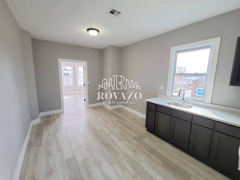 Apartment for rent at 745 S 18th St #1R, Newark, NJ 07103