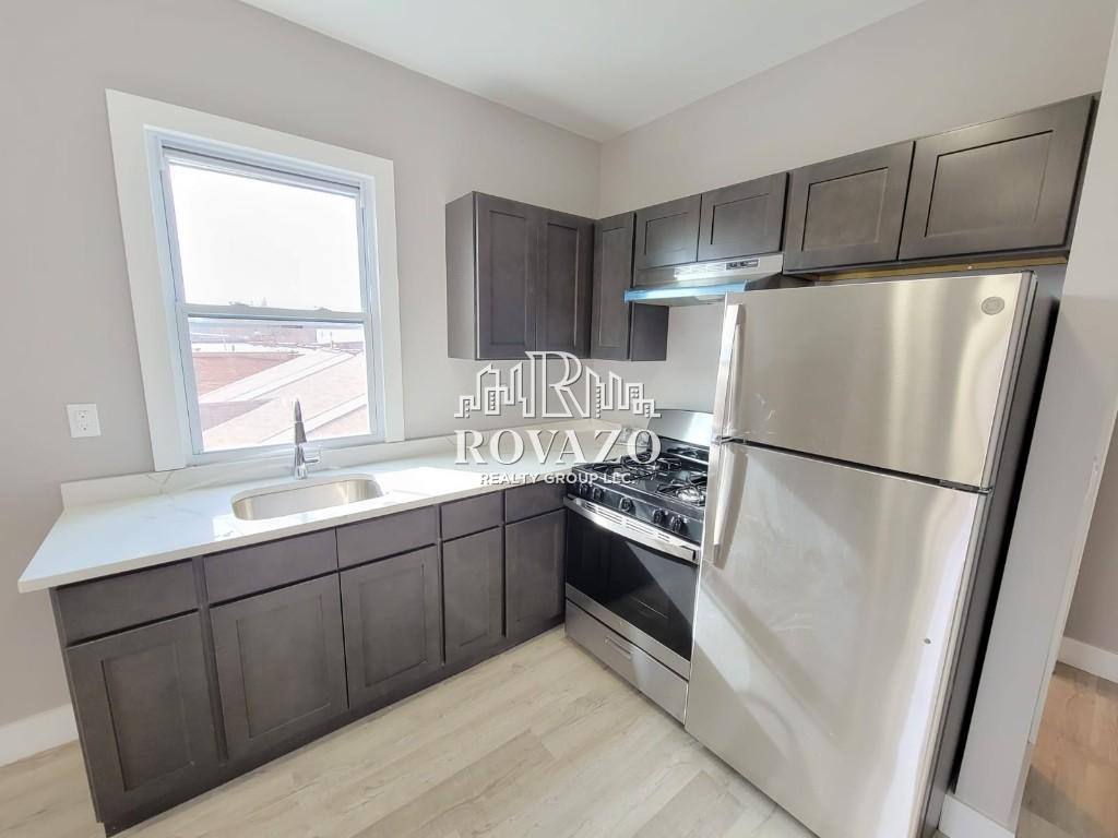 Apartment for rent at 745 S 18th St #1R, Newark, NJ 07103