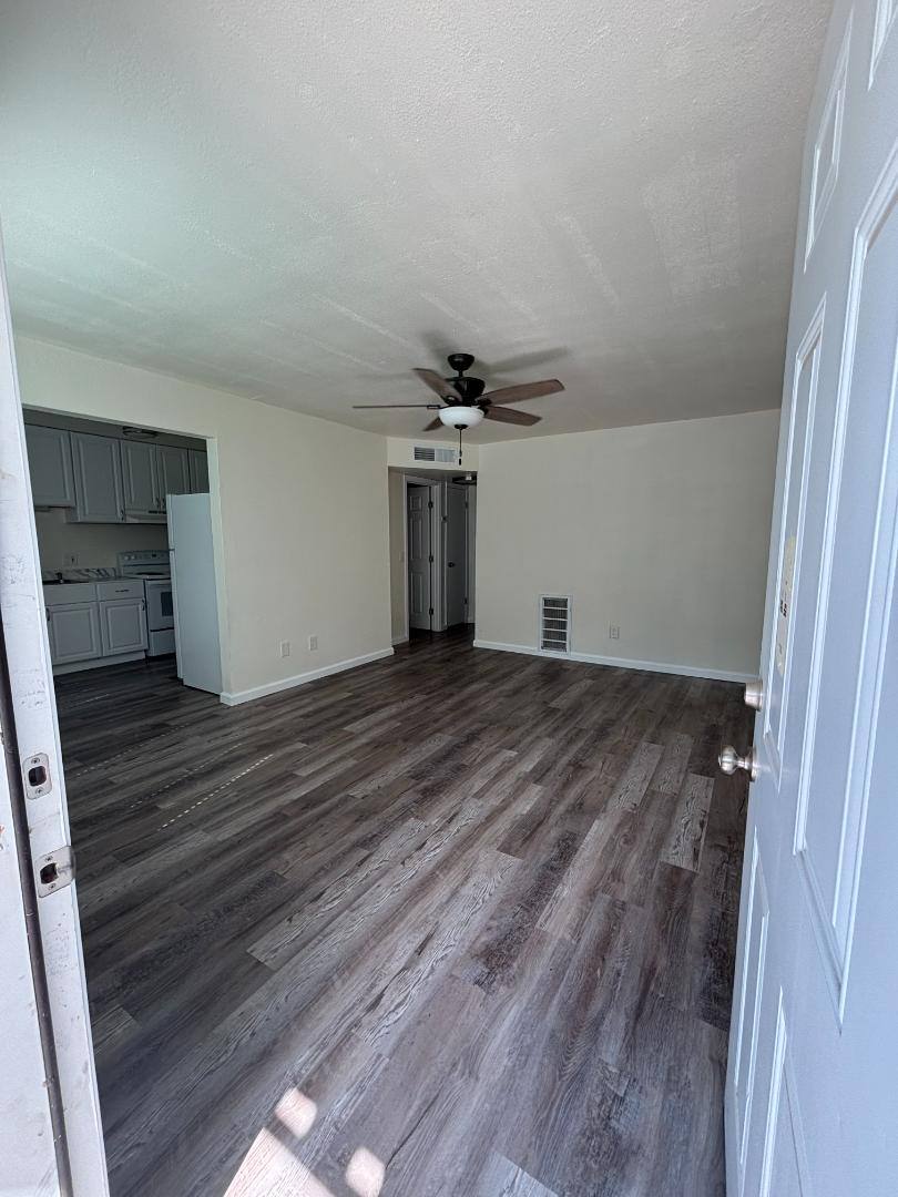 Apartment for rent at 2330 E Ashlan Ave #206, Fresno, CA 93726