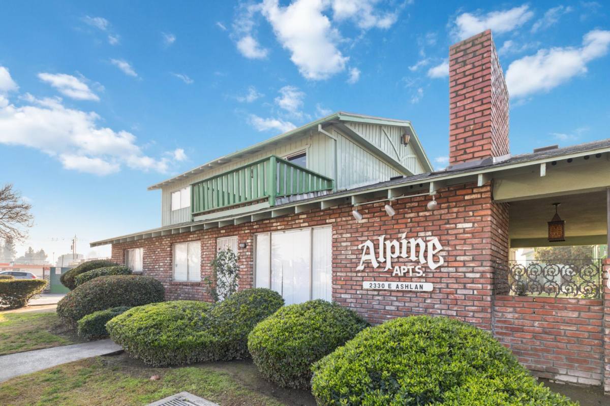 Apartment for rent at 2330 E Ashlan Ave #206, Fresno, CA 93726