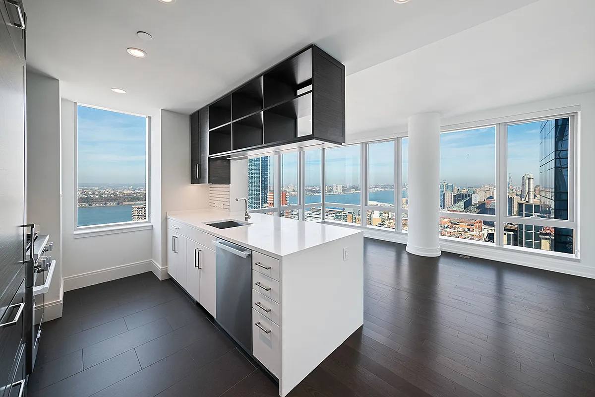 Apartment for rent at 555 10th Ave #31FF, New York, NY 10018