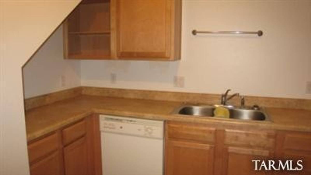 Townhouse for rent at 527 N Jacobus Ave, Tucson, AZ 85705