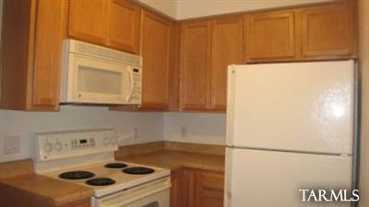 Townhouse for rent at 527 N Jacobus Ave, Tucson, AZ 85705