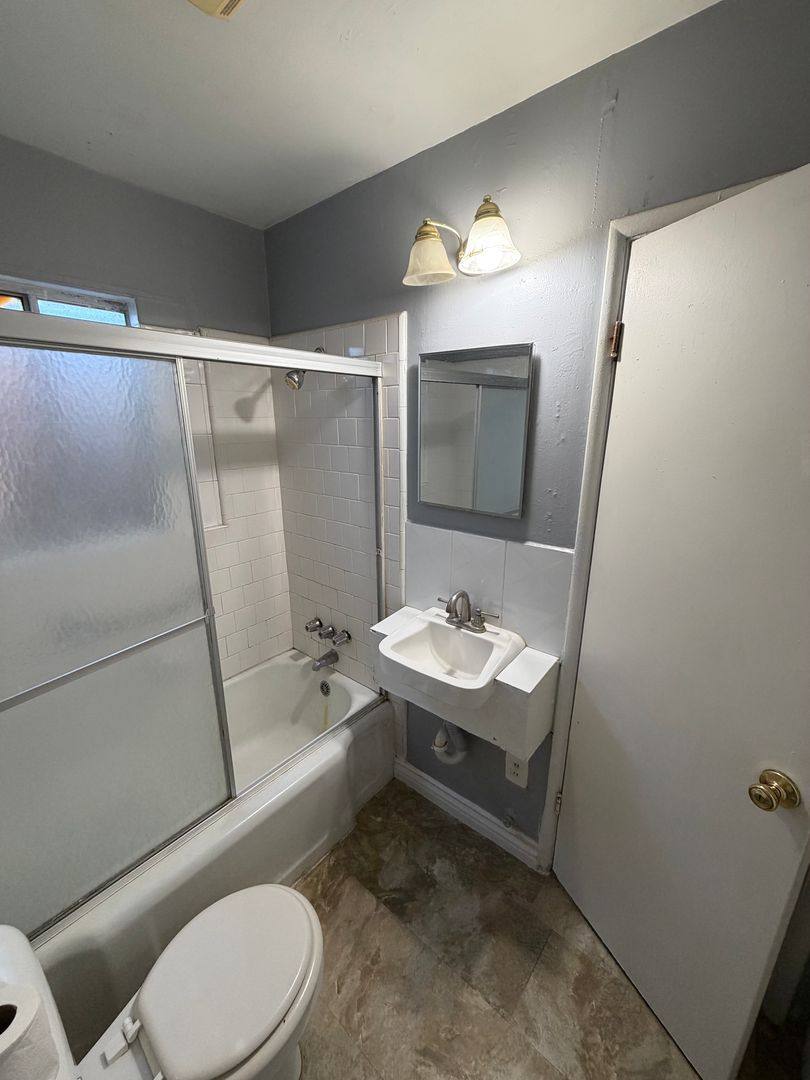 House for rent at 415 1 2 Arvin St, Bakersfield, CA 93308