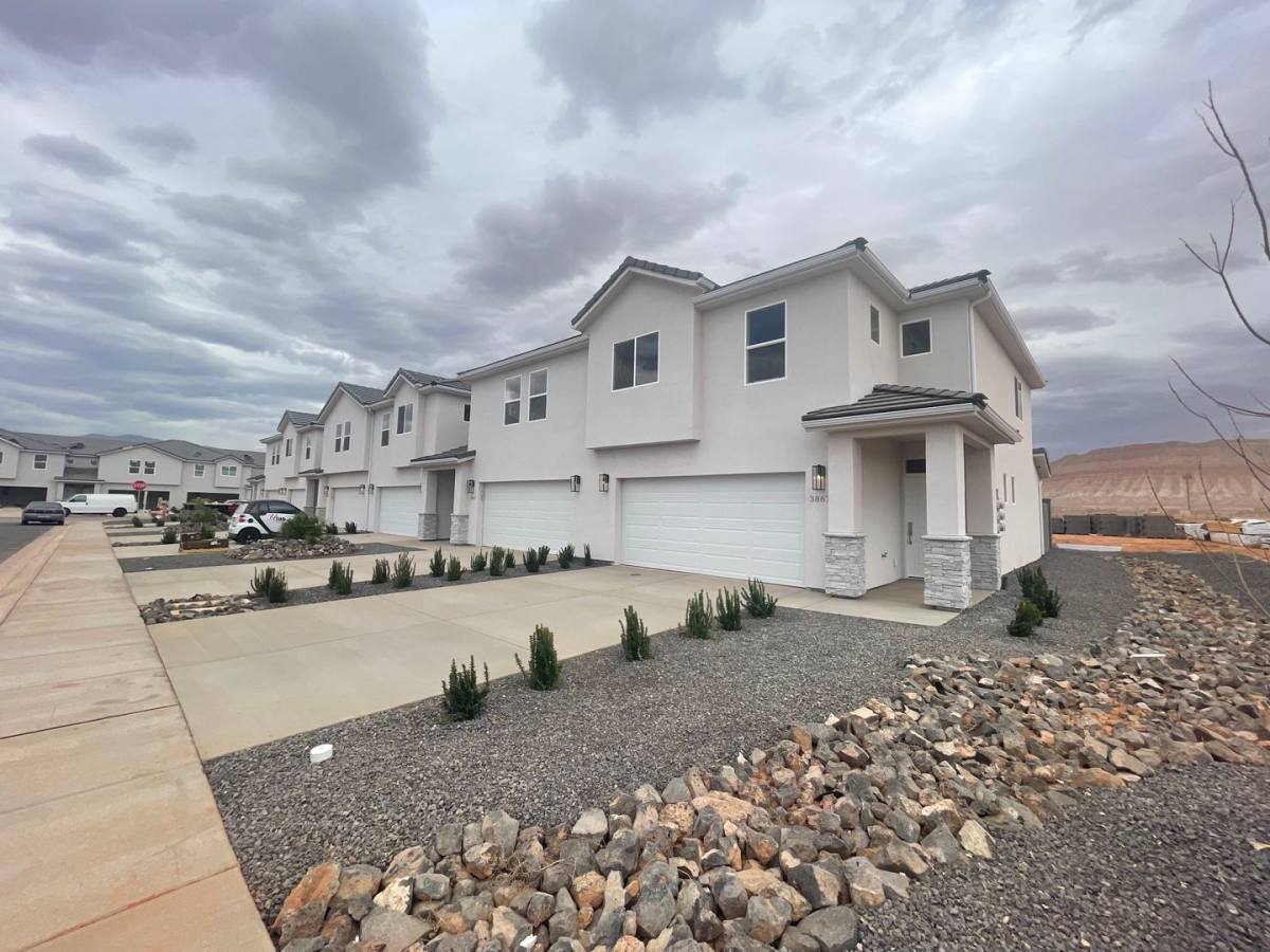 Townhouse for rent at 3843 S Mustang Valley Dr, Washington, UT 84780