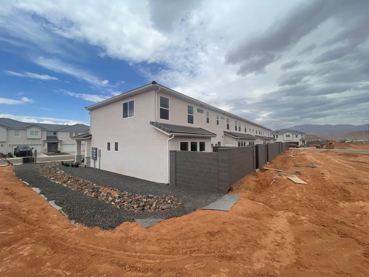 Townhouse for rent at 3843 S Mustang Valley Dr, Washington, UT 84780