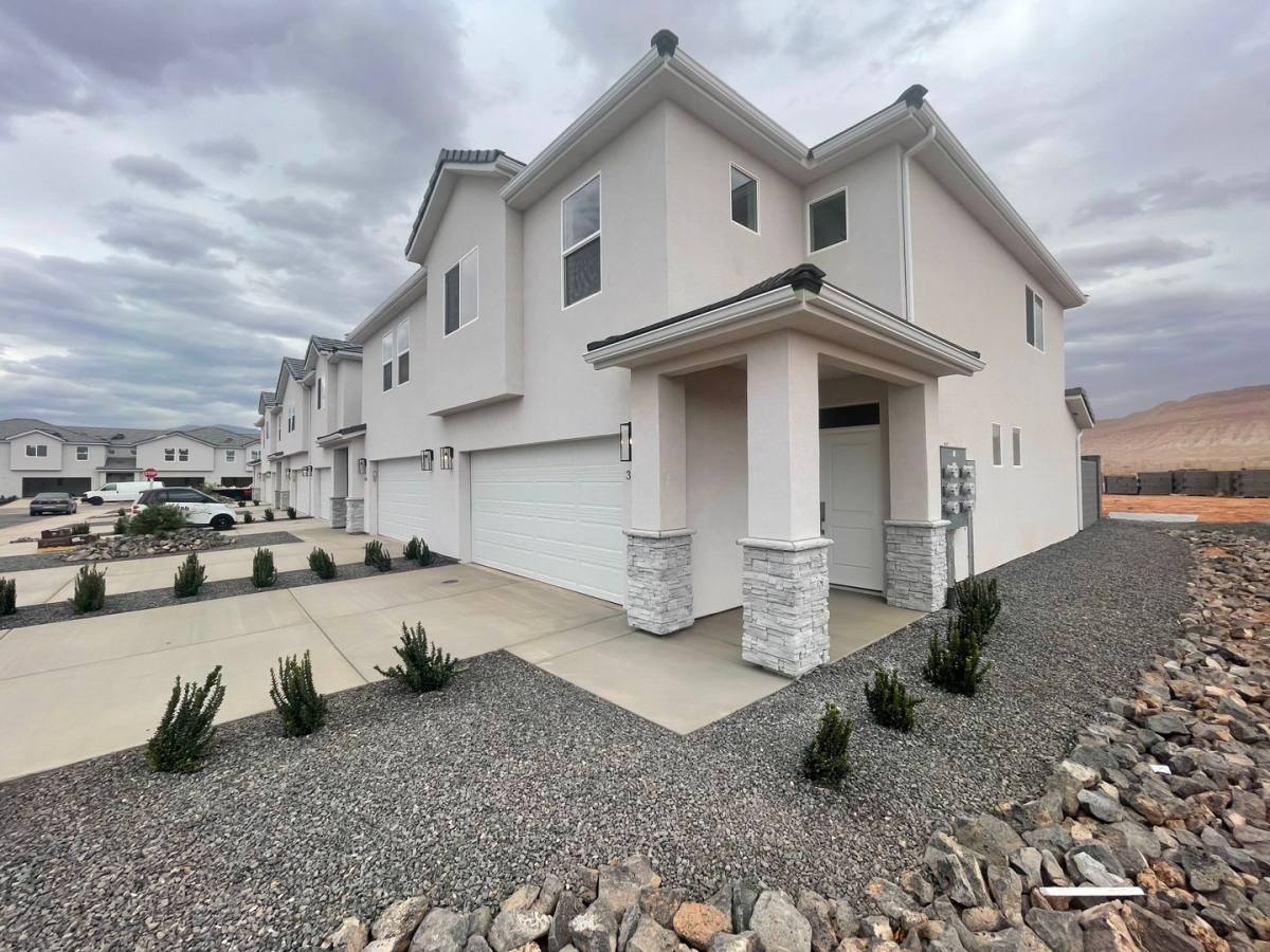 Townhouse for rent at 3843 S Mustang Valley Dr, Washington, UT 84780