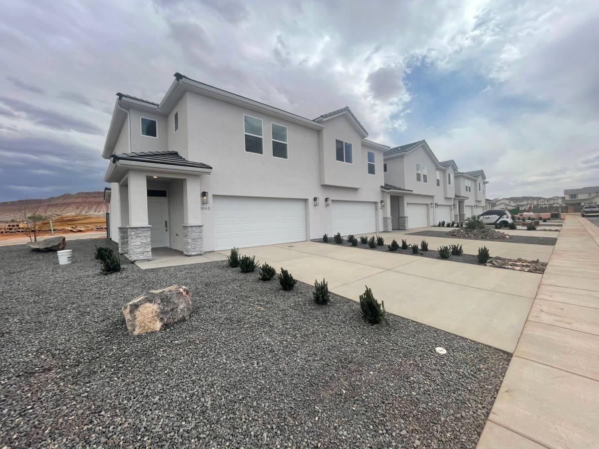 Townhouse for rent at 3843 S Mustang Valley Dr, Washington, UT 84780