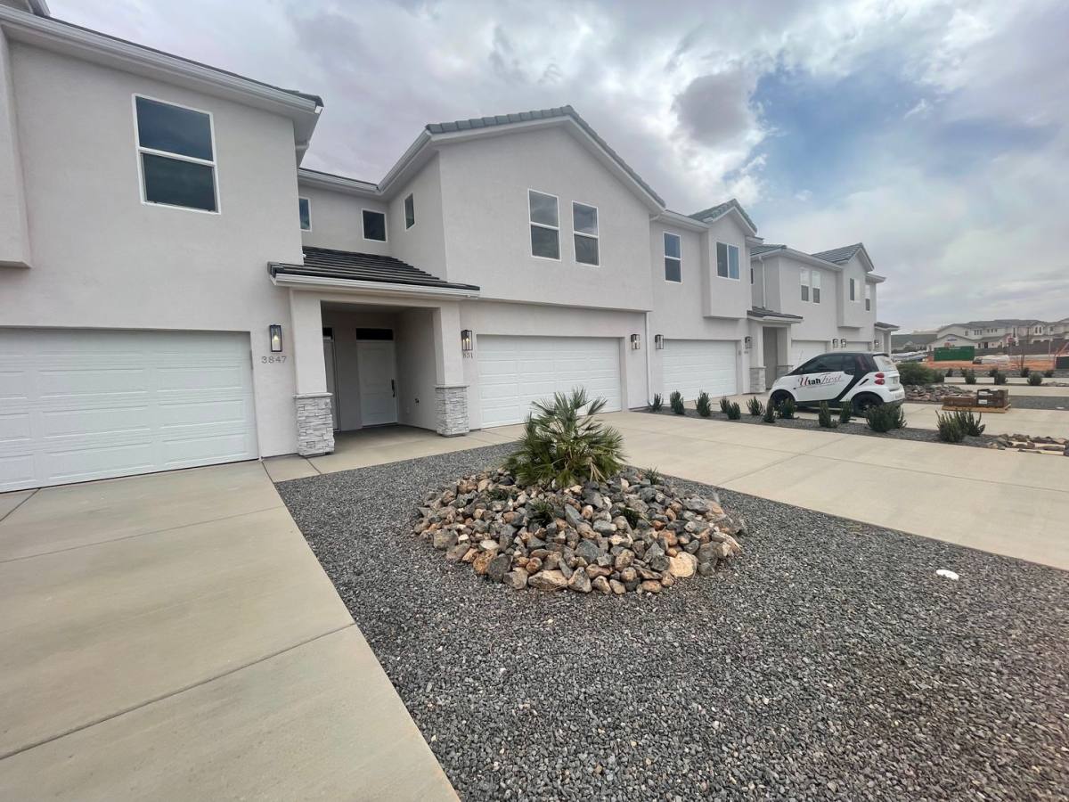 Townhouse for rent at 3843 S Mustang Valley Dr, Washington, UT 84780