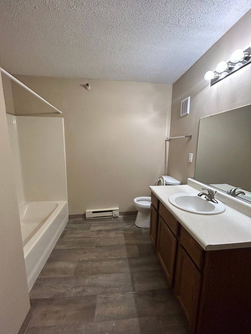 Apartment for rent at 1201 E Bell Ave, Des Moines, IA 50315