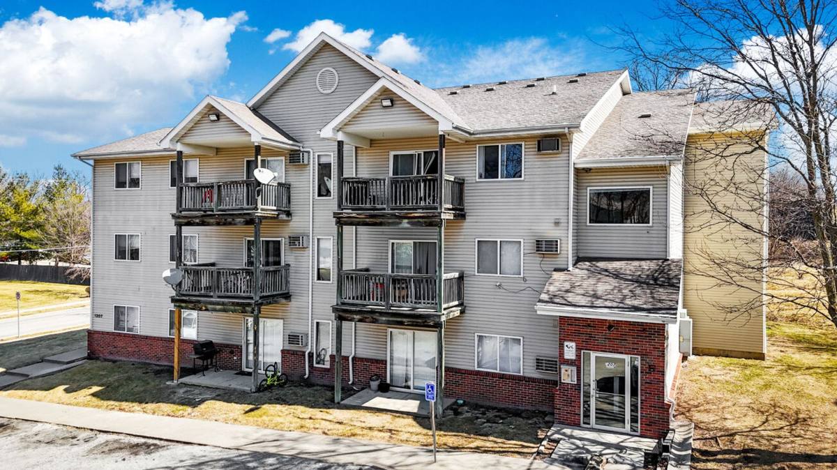 Apartment for rent at 1201 E Bell Ave, Des Moines, IA 50315