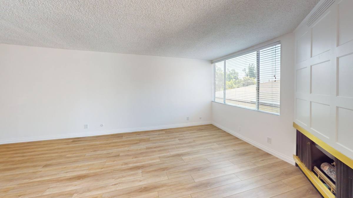 Apartment for rent at 130 N Wetherly Dr, Los Angeles, CA 90048