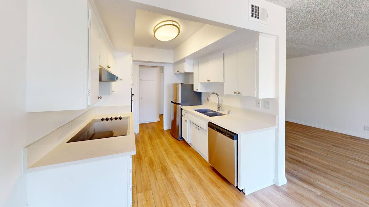 Apartment for rent at 130 N Wetherly Dr, Los Angeles, CA 90048