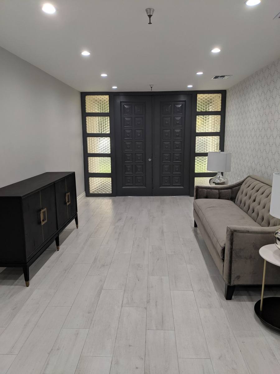 Apartment for rent at 130 N Wetherly Dr, Los Angeles, CA 90048