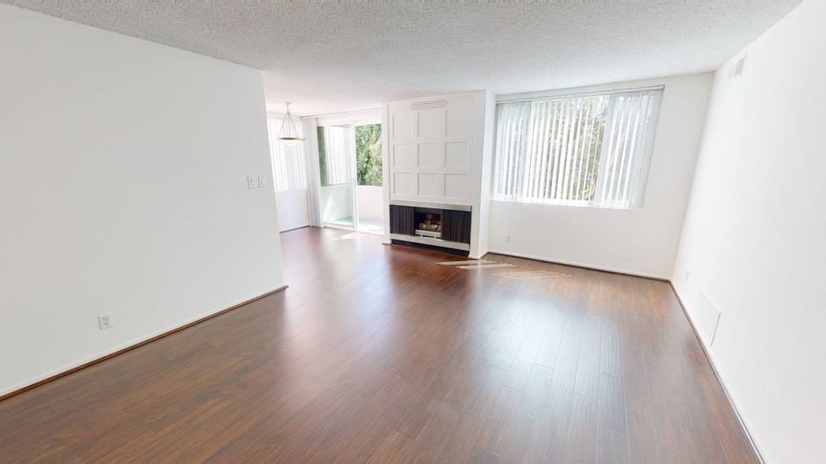 Apartment for rent at 130 N Wetherly Dr, Los Angeles, CA 90048