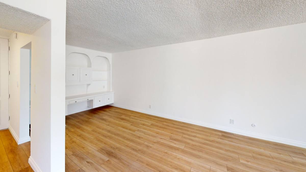 Apartment for rent at 130 N Wetherly Dr, Los Angeles, CA 90048