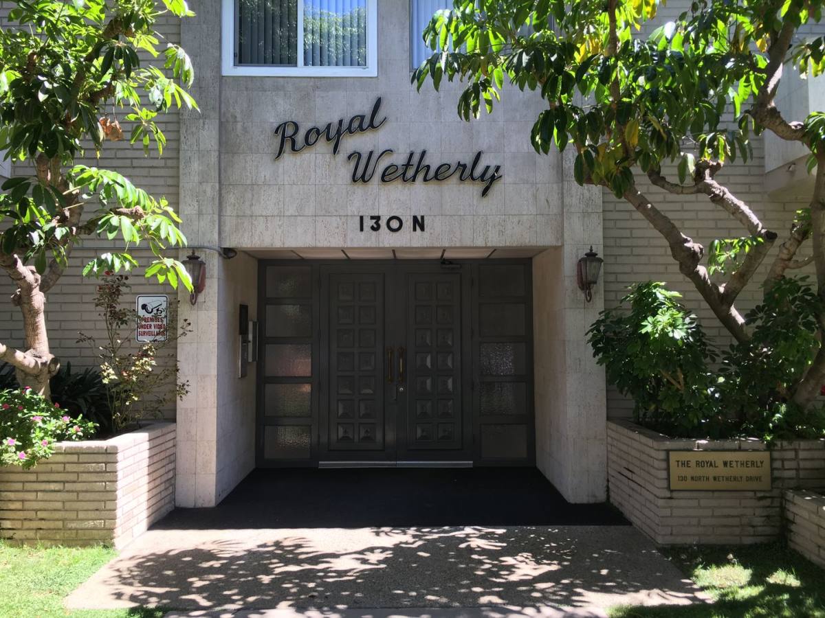 Apartment for rent at 130 N Wetherly Dr, Los Angeles, CA 90048