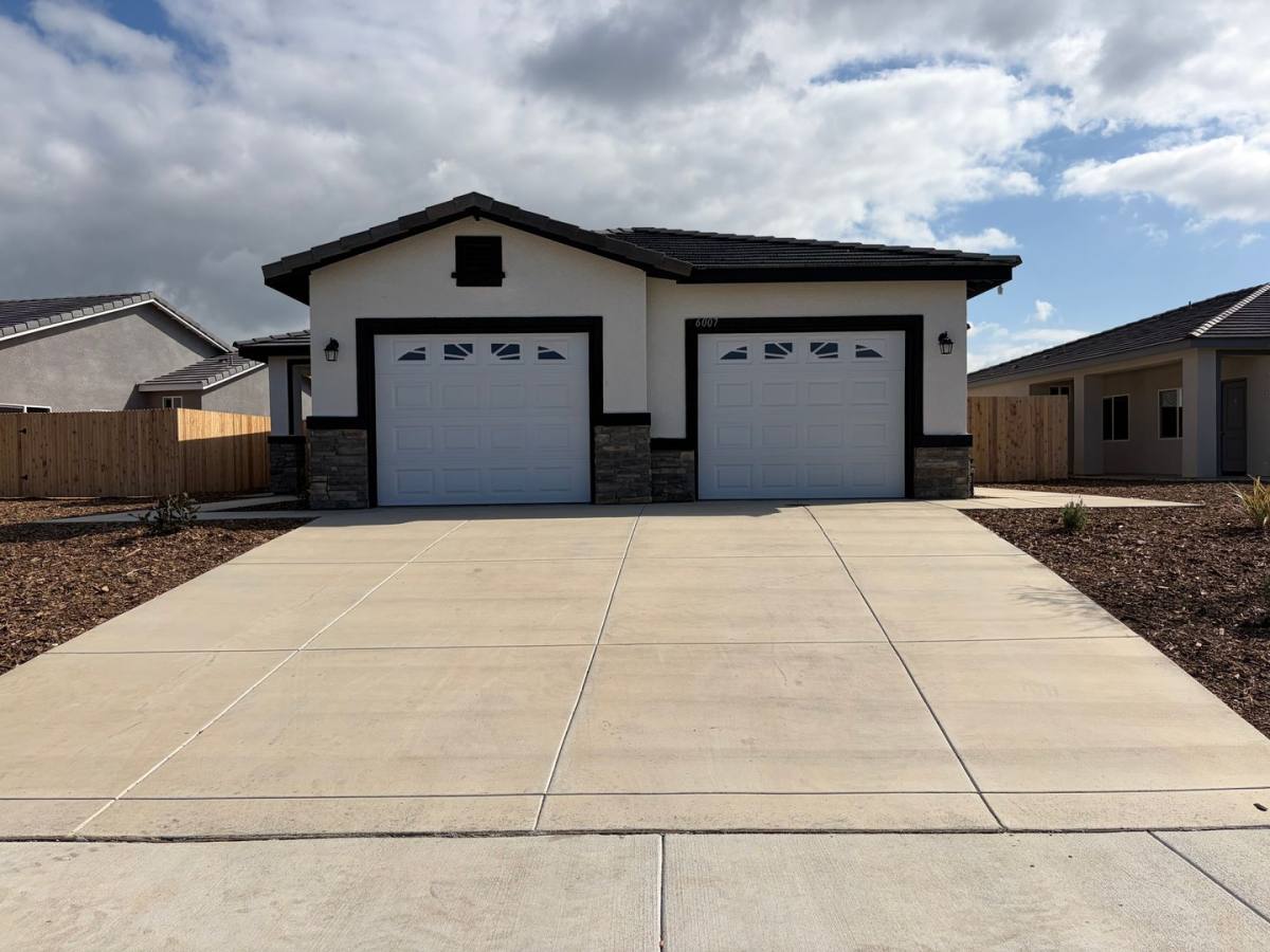 Apartment for rent at 6007 Cougar Trail, Bakersfield, CA 93306