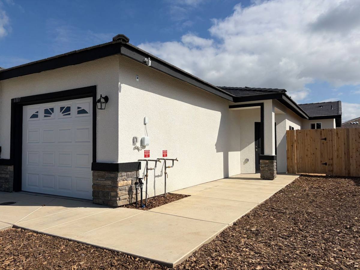 Apartment for rent at 6007 Cougar Trail, Bakersfield, CA 93306