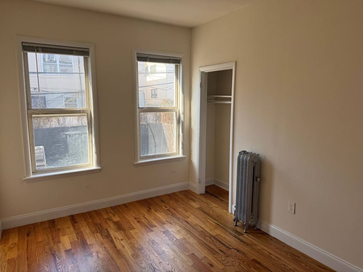 Apartment for rent at 165 N Oraton Parkway, East Orange, NJ 07017