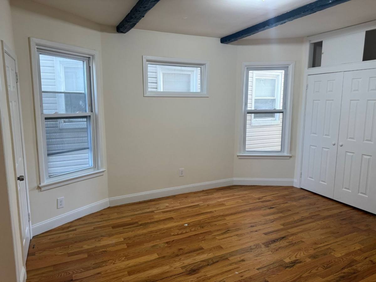 Apartment for rent at 165 N Oraton Parkway, East Orange, NJ 07017