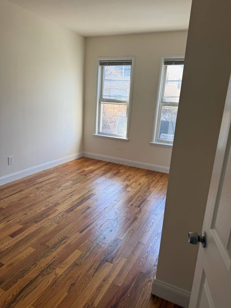Apartment for rent at 165 N Oraton Parkway, East Orange, NJ 07017