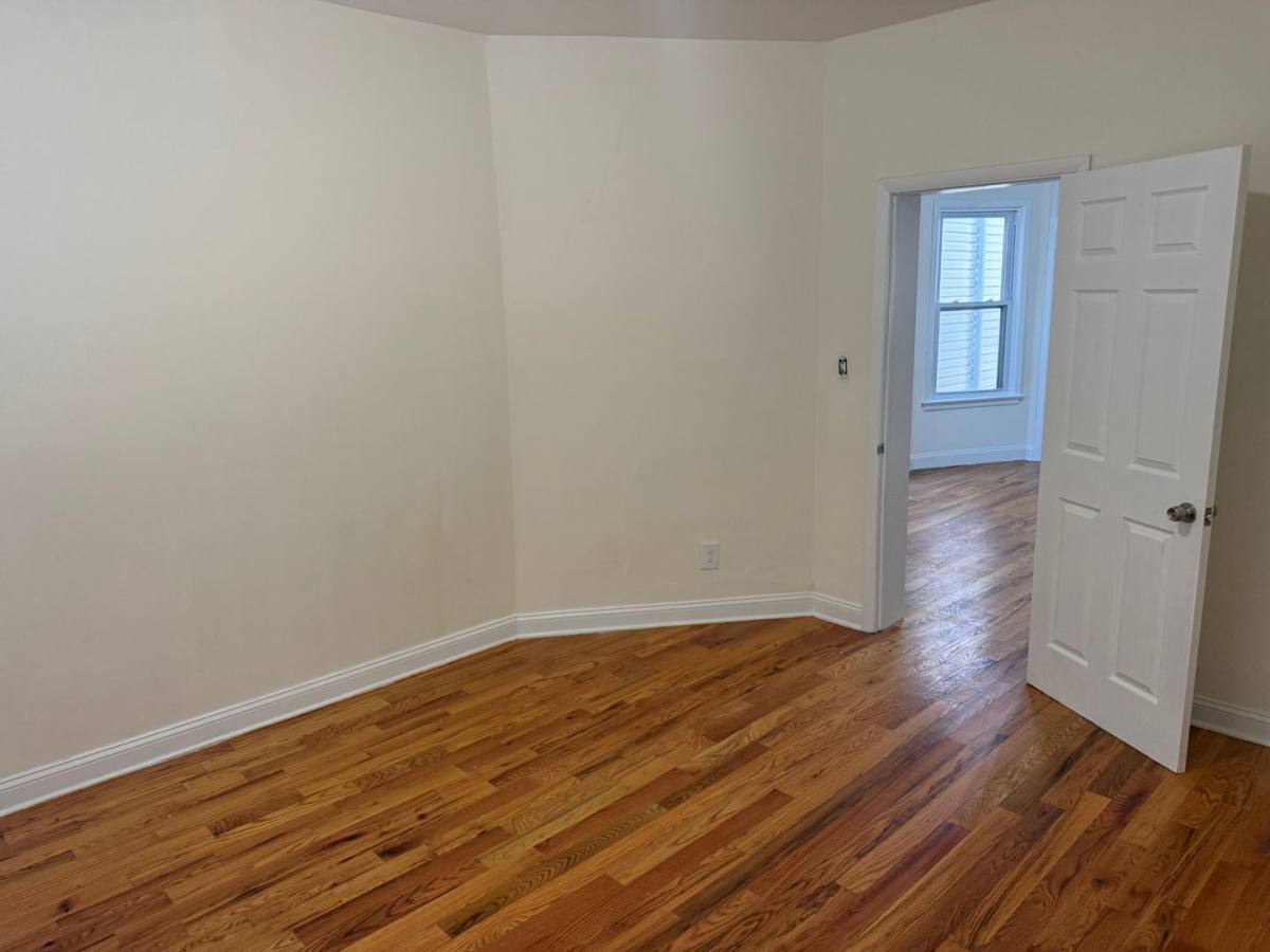 Apartment for rent at 165 N Oraton Parkway, East Orange, NJ 07017
