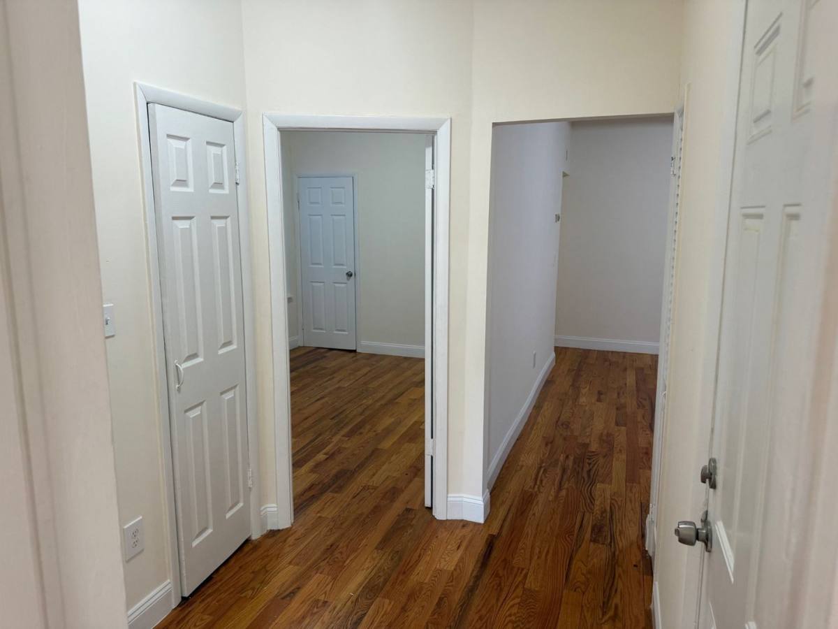Apartment for rent at 165 N Oraton Parkway, East Orange, NJ 07017