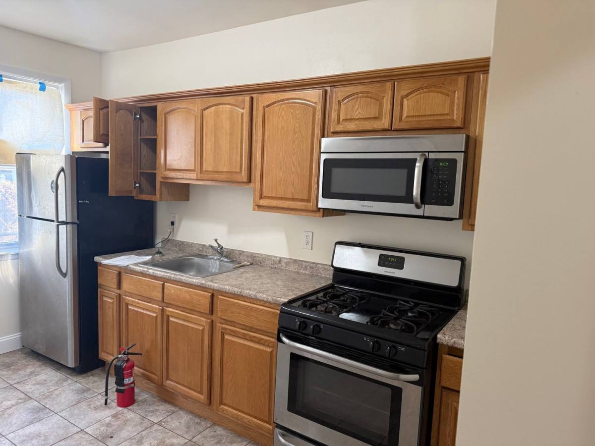 Apartment for rent at 165 N Oraton Parkway, East Orange, NJ 07017