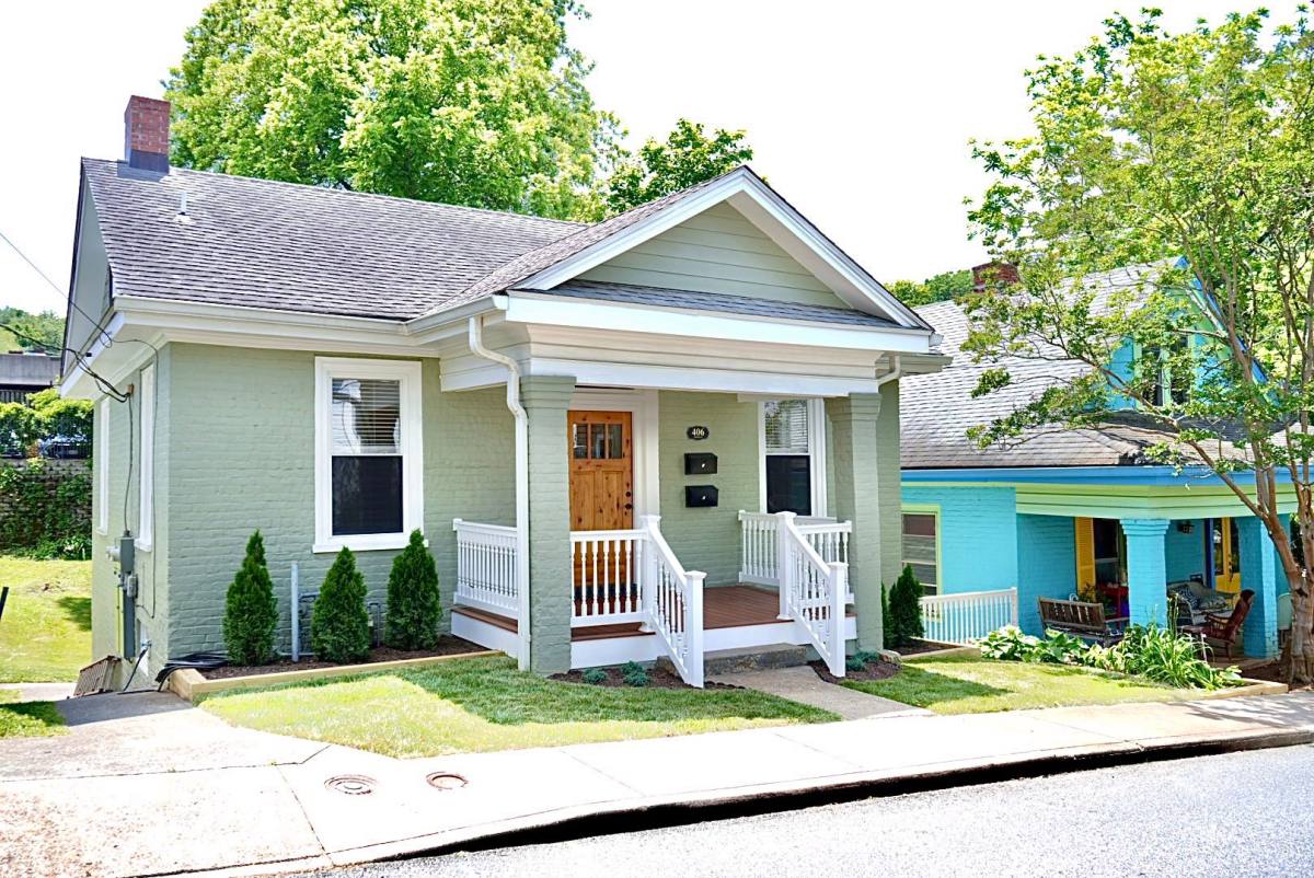 Apartment for rent at 406 Hedge St, Charlottesville, VA 22902