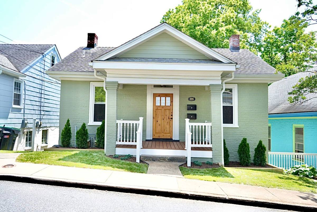 Apartment for rent at 406 Hedge St, Charlottesville, VA 22902