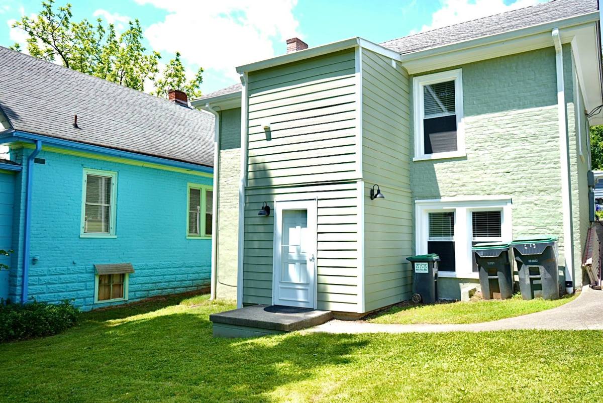 Apartment for rent at 406 Hedge St, Charlottesville, VA 22902