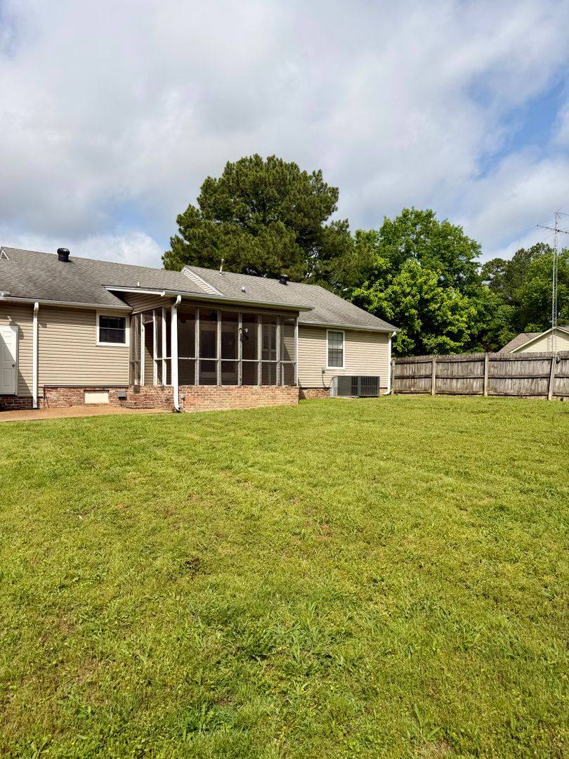 House for rent at 1068 Old Humboldt Rd, Jackson, TN 38305