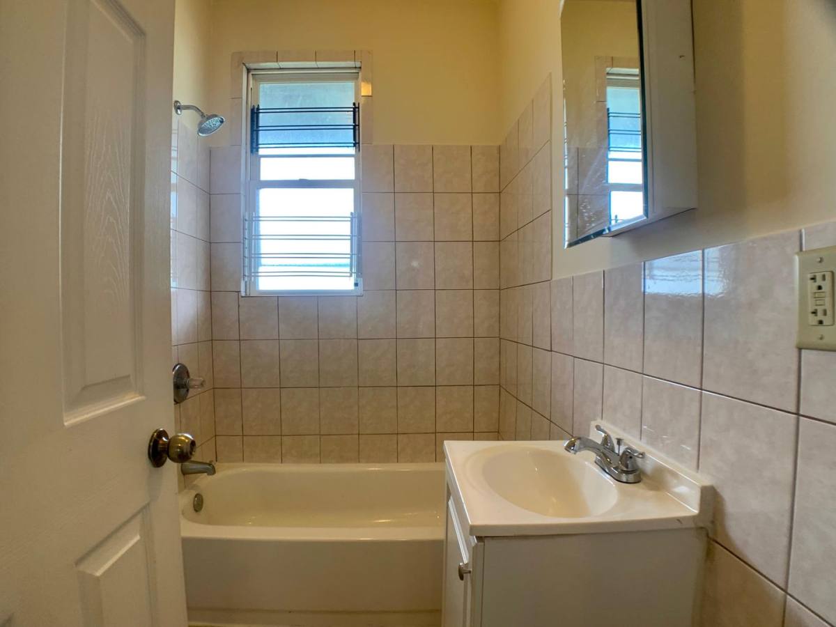 Apartment for rent at 600-02 Christiana 3338-44 Ohio, Chicago, IL 60624
