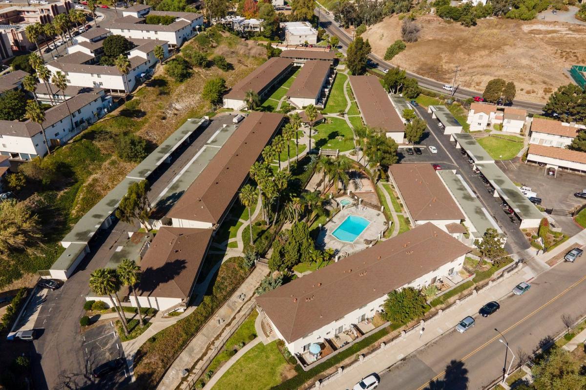Stoneybrook, 1990 Apple St, Oceanside, CA 92054 - Apartment for Rent - Image 4