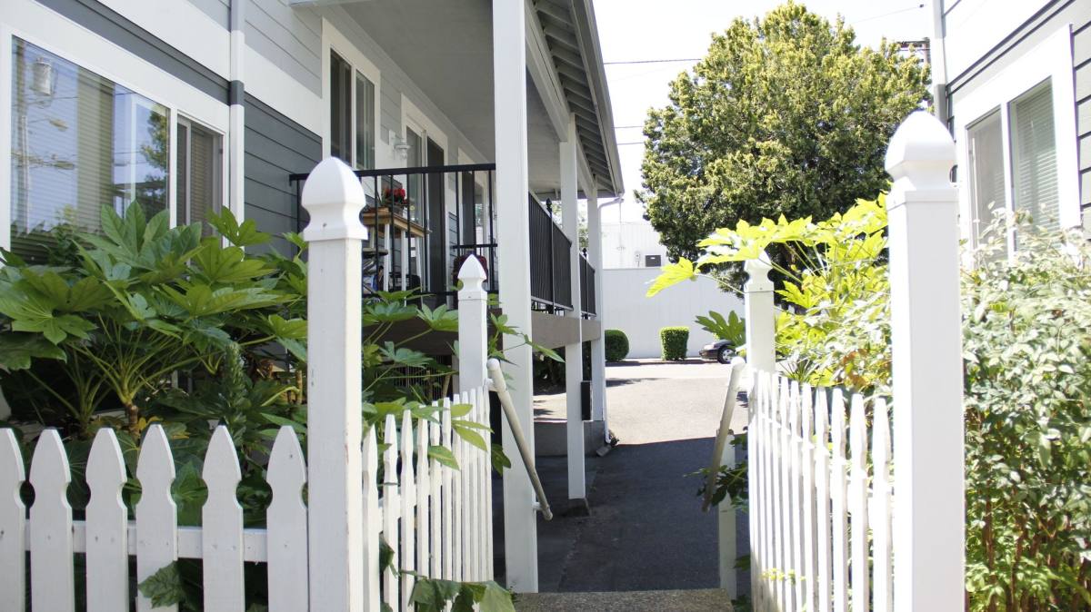 Townhouse for rent at 426 NE 75th Ave, Portland, OR 97213