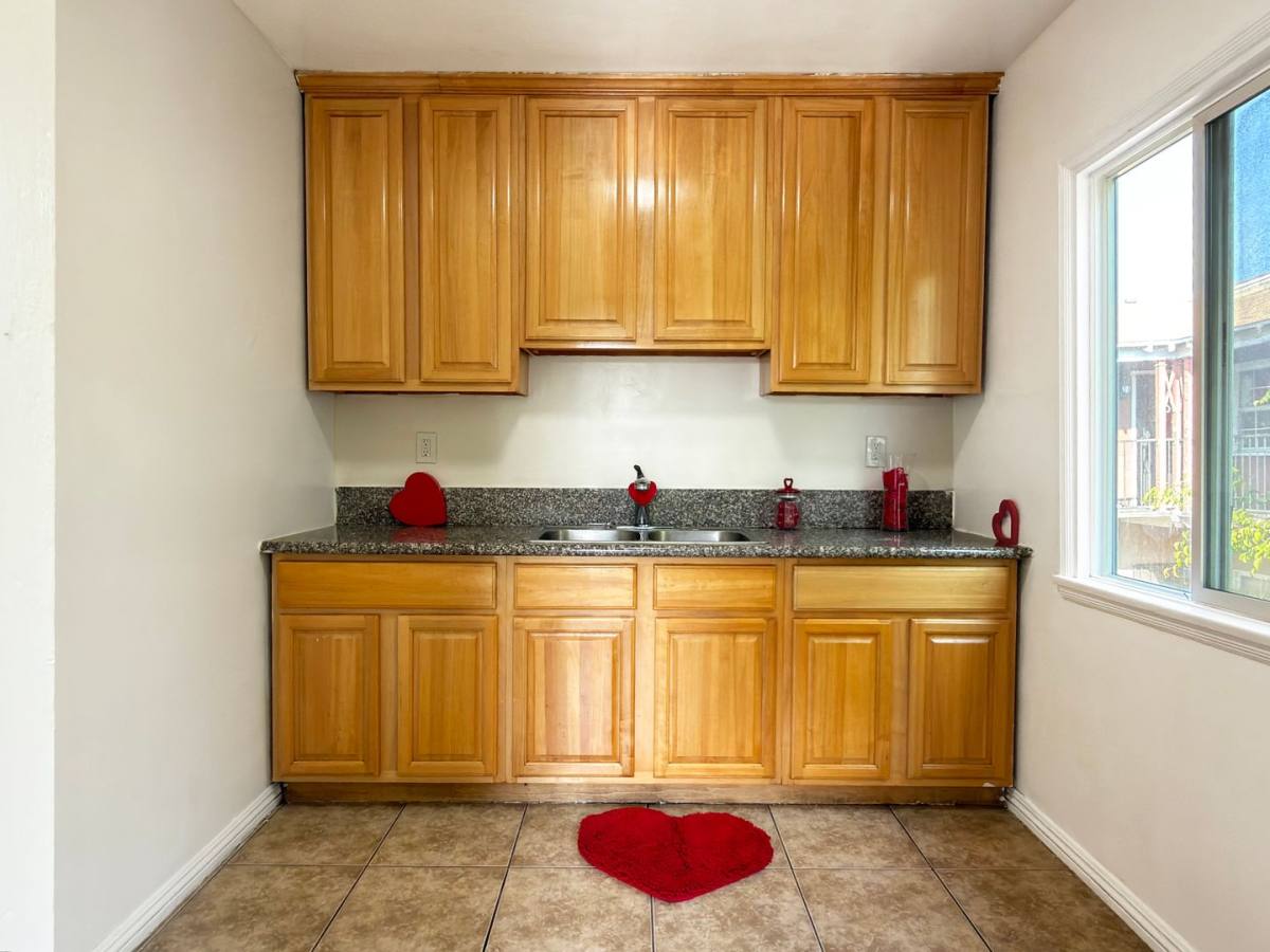 Apartment for rent at 2021 Pine Ave, Long Beach, CA 90806
