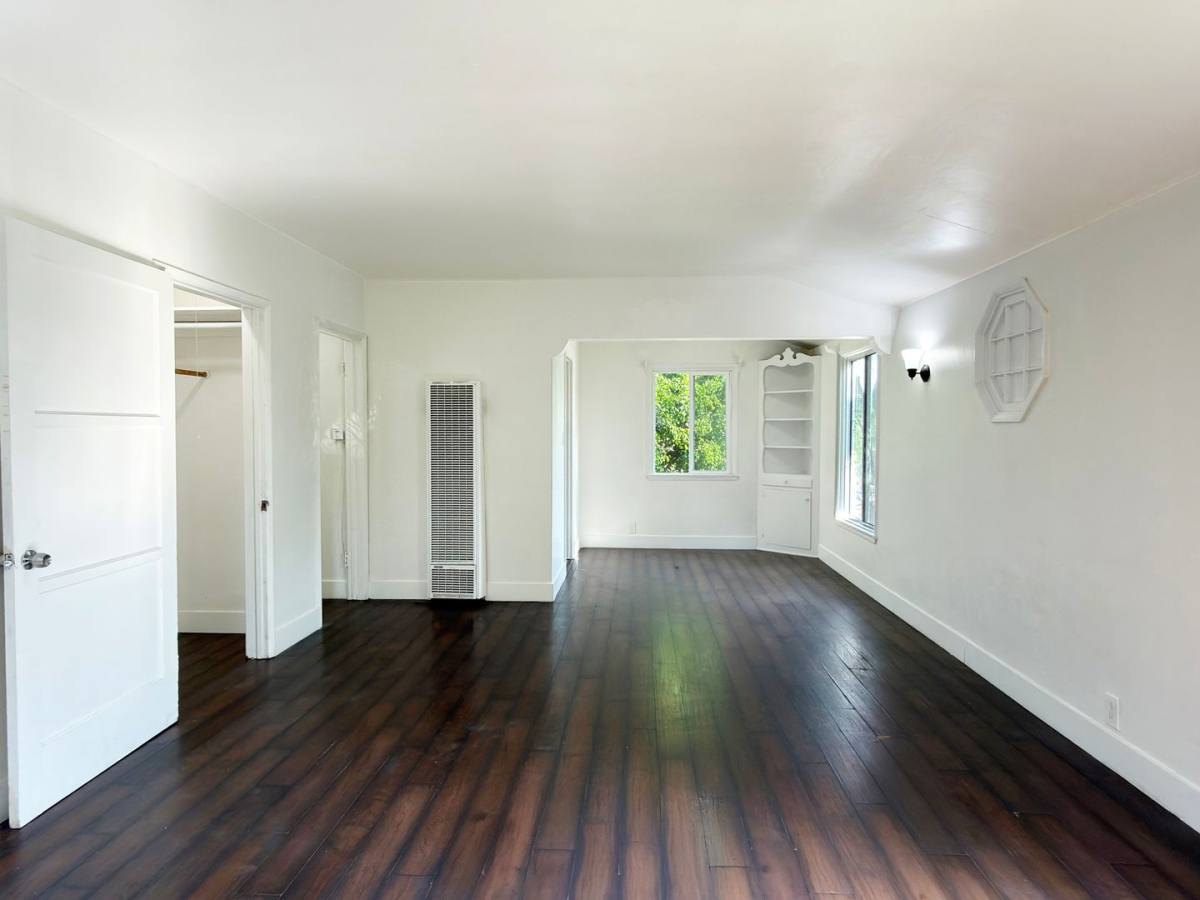 Apartment for rent at 2021 Pine Ave, Long Beach, CA 90806
