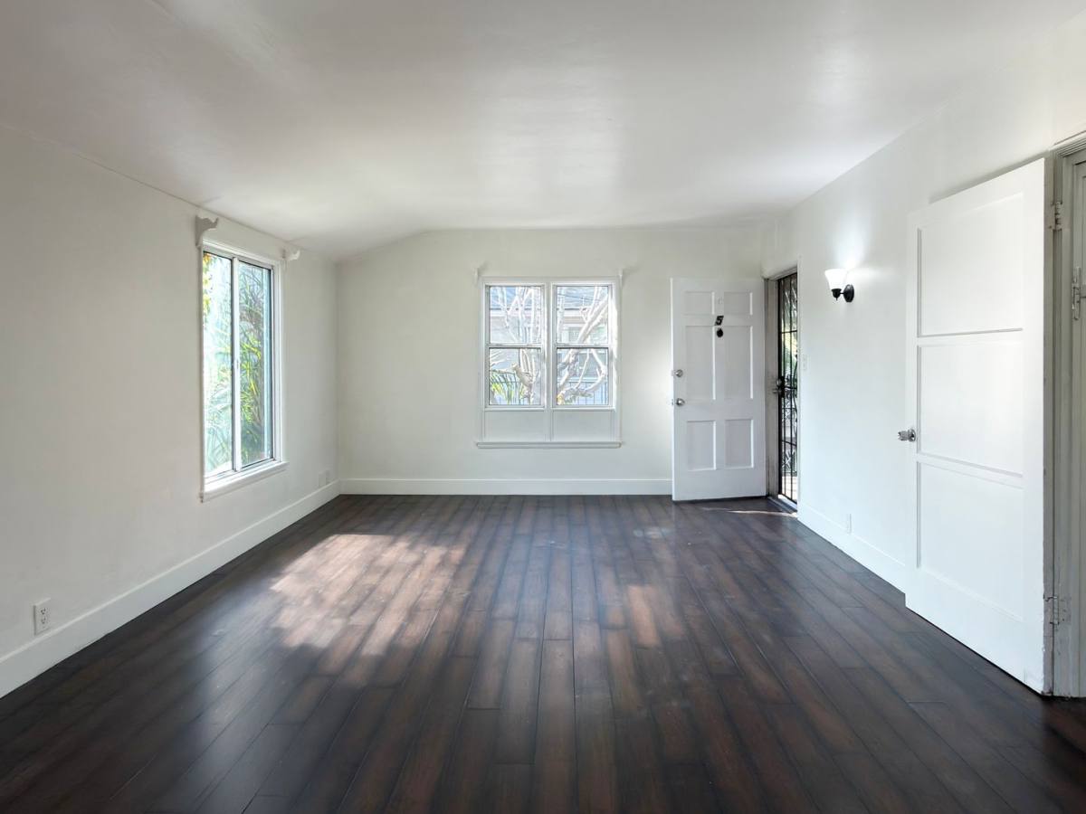 Apartment for rent at 2021 Pine Ave, Long Beach, CA 90806