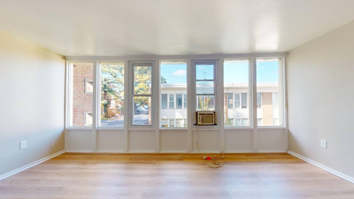 Apartment for rent at 18915 Hilliard Blvd, Rocky River, OH 44116