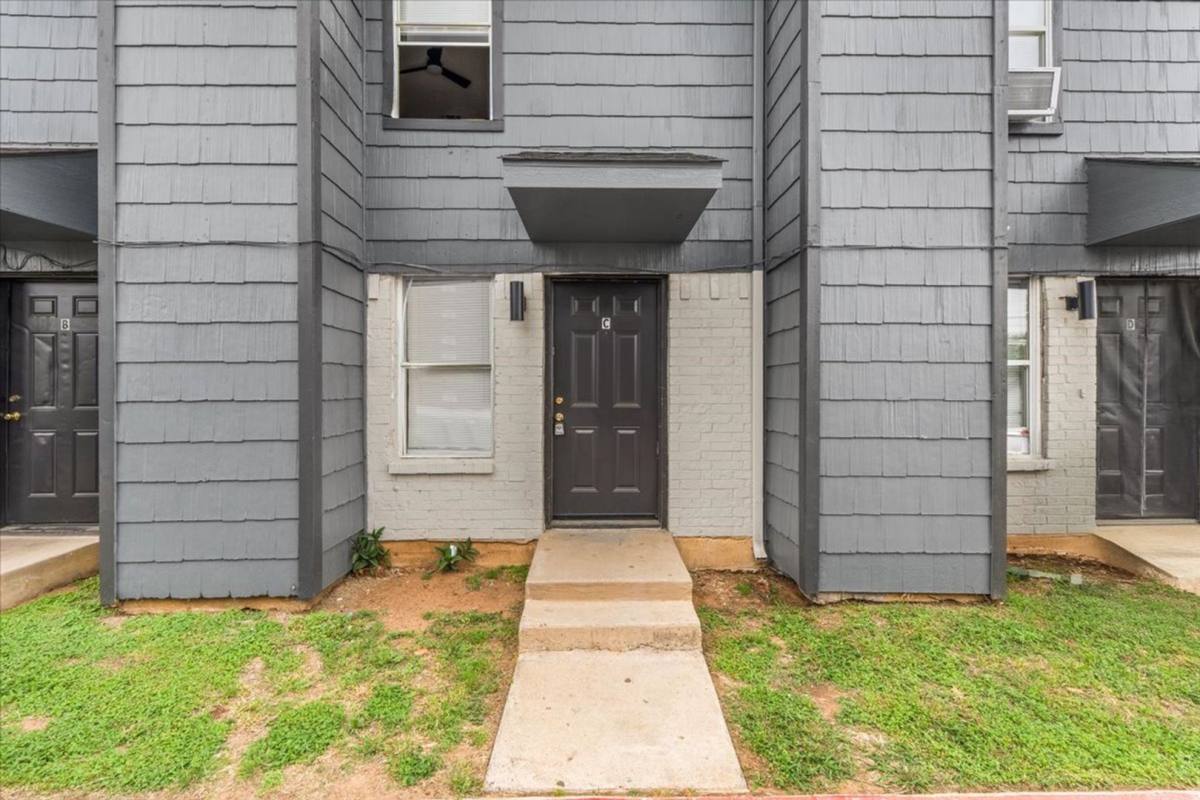 Townhouse for rent at 3204 McLean St, Fort Worth, TX 76103