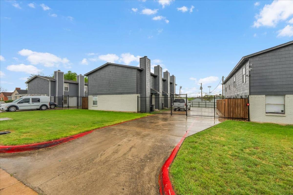 Townhouse for rent at 3204 McLean St, Fort Worth, TX 76103