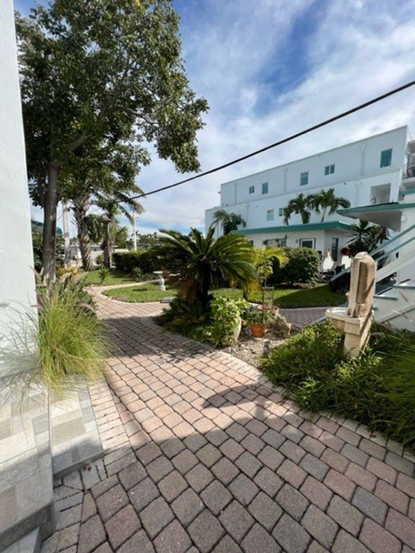 Apartment for rent at 4246 & 4300 Seagrape Dr, Fort Lauderdale, FL 33308