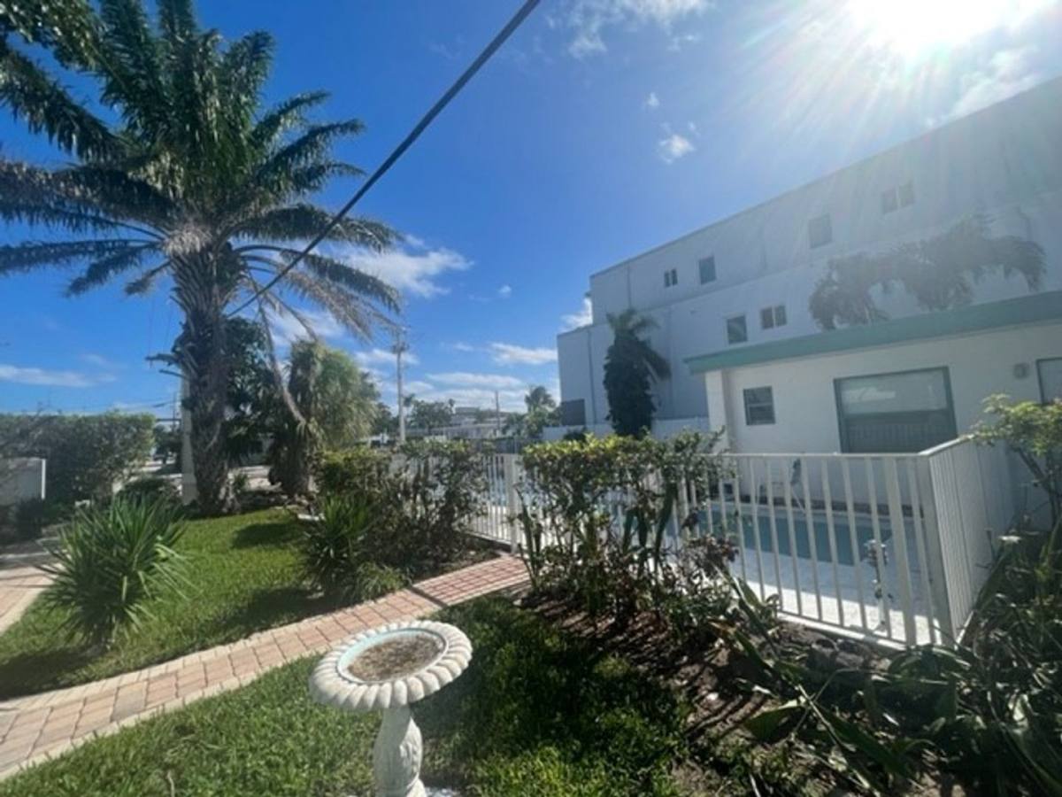 Apartment for rent at 4246 & 4300 Seagrape Dr, Fort Lauderdale, FL 33308